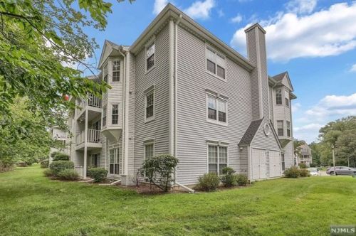 424 Poets Way, Mahwah, NJ 07430-2085