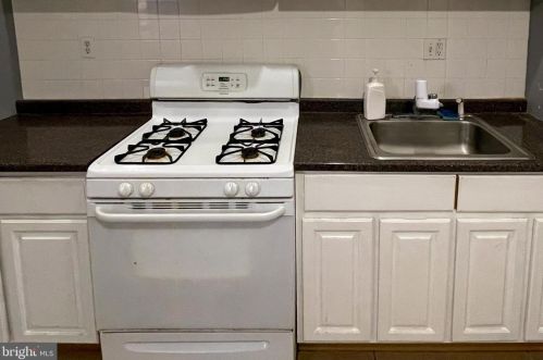 532 4 St, Philadelphia PA 19148-1303 exterior