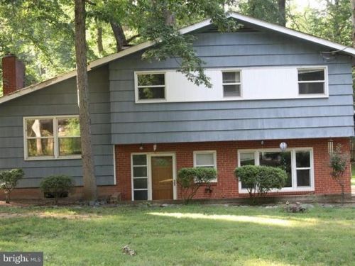18326 Candice Dr, Triangle, VA 22172-1412