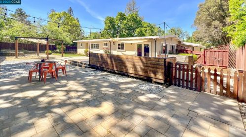 2031 Hoover Ave, Concord CA  94523-4621 exterior