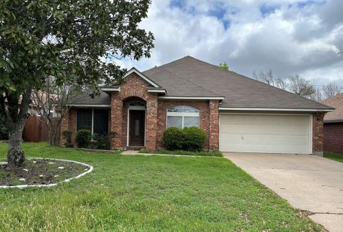 2302 Emmett Pkwy, Austin TX  78728-4548 exterior