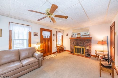 43 Glenwild Ave, Bloomingdale, NJ 07403-1566