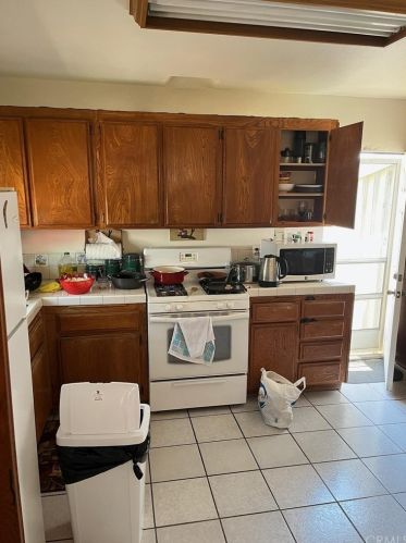 8744 Mission Blvd, Riverside CA  92509-2810 exterior