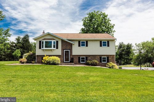 121 Buchland Rd, Ephrata, PA 17522-9439