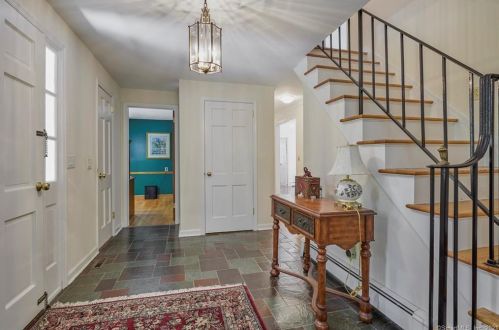 98 Twin Oak Ln, Wilton, CT 06897-2738