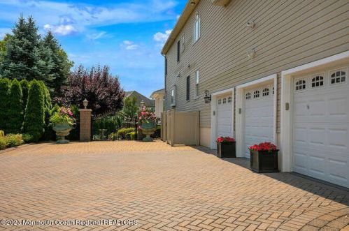 15 Pegasus Dr, Tinton Falls NJ 07724-2875 exterior