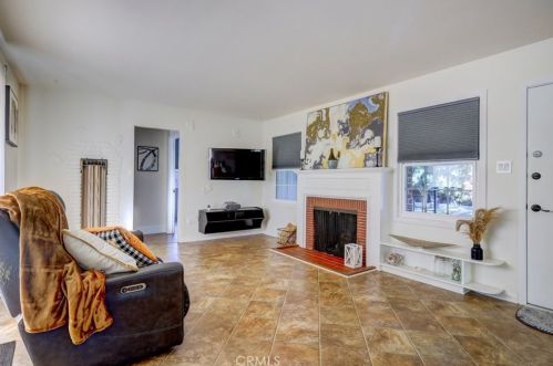 2062 Flower St, Santa Ana CA 92706-1928 exterior