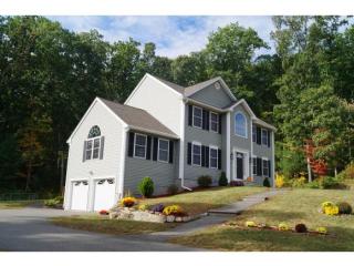 114 Lawrence Corner Rd, Pelham, NH 03076-2165