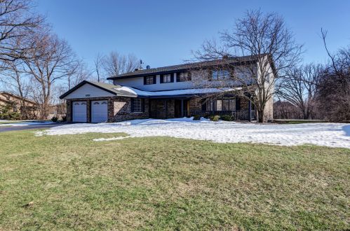 1001 Auburn Ln, Hanover Park, IL 60103-4587