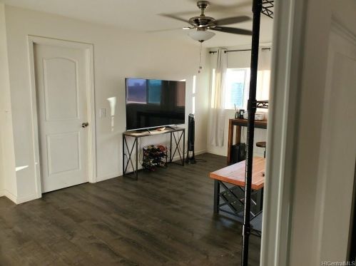 3214 Esther St, Honolulu HI  96815-4131 exterior