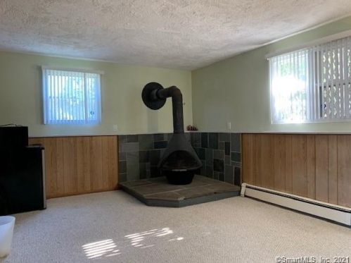 2 Country Club Ct, Norwalk CT  06851-5601 exterior