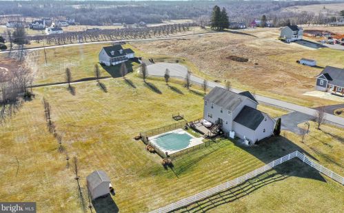 67 Tinning Ct, Hedgesville WV 25427-7367 exterior