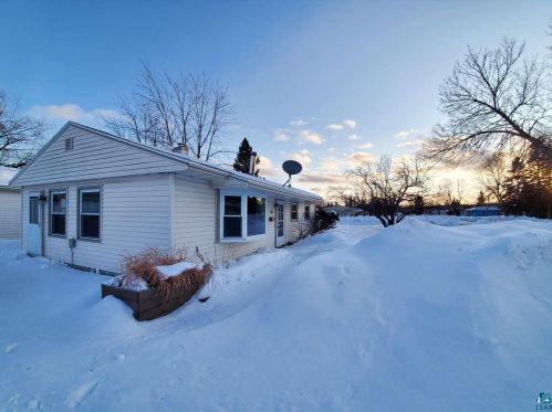 23 Field Rd, Silver Bay, MN 55614-1229