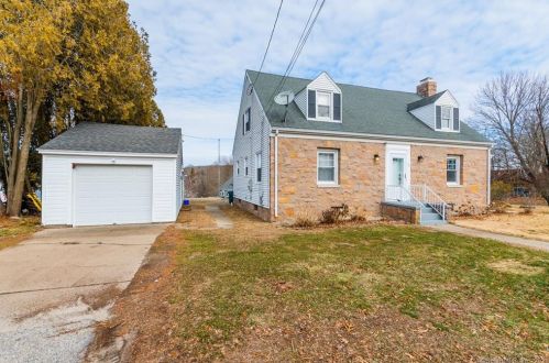 22 Richards Grove Rd, Quaker Hill, CT 06375-1523