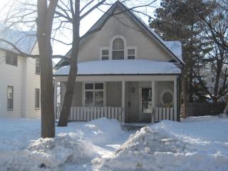 1914 Pierce St, Minneapolis MN  55418-1317 exterior