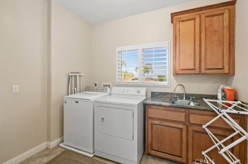 18003 Green Orchard Pl, Riverside CA  92508-8743 exterior