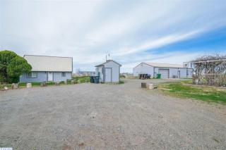 5920 Curlew Ln, Pasco, WA 99301-8926