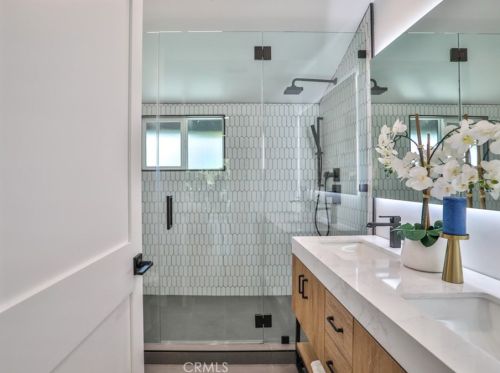 5810 Mammoth Ave, Van Nuys CA  91401-4419 exterior