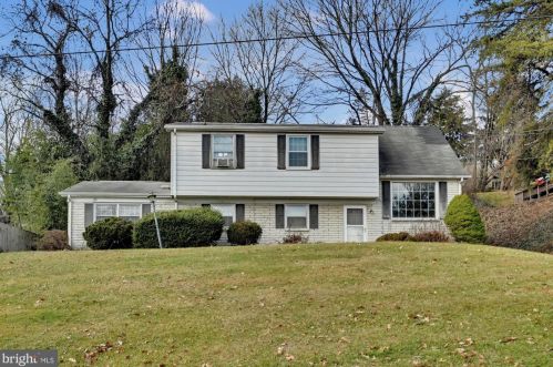 1578 Bonbar Rd, York, PA 17403-3006