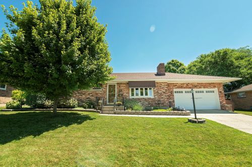 4150 Camelot Dr, Springfield, OH 45503-6308