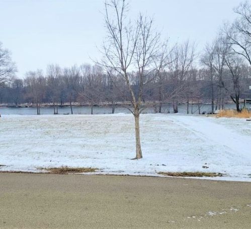 2216 1st St, Nelson, IL 61021-2424
