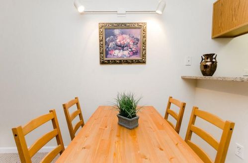 795 Hammond Dr, Atlanta GA  30328-5517 exterior