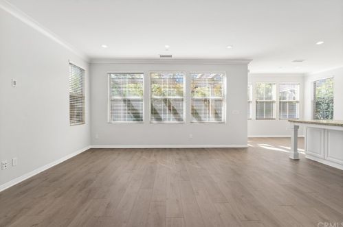 56 Rembrandt, Irvine CA  92620-7314 exterior