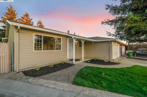 26610 Peterman Ave, Hayward, CA 94545-3118