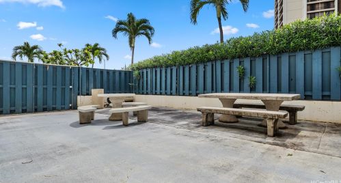 949 Ala Nanala St, Honolulu HI  96818-2952 exterior