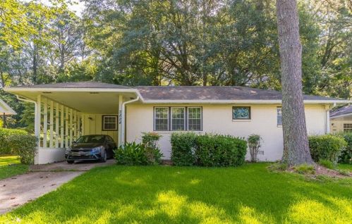 2824 Delowe Dr, Atlanta, GA 30344-2306