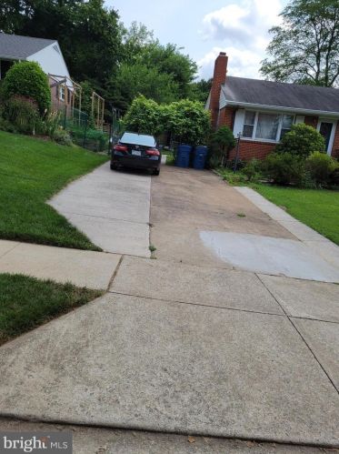 5315 Nutting Dr, Springfield, VA 22151-1919