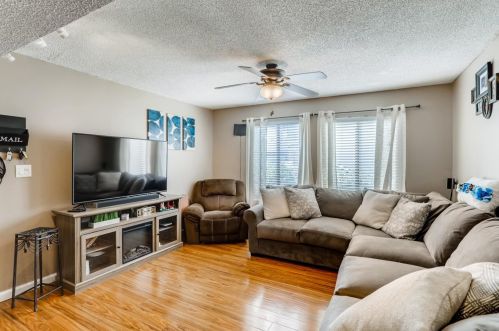 2201 Elmcrest Ln, Rancho Cordova, CA 95670-4207