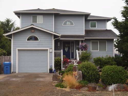 860 Bay St, Waldport, OR 97394-9013