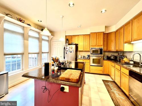 6 Chippewa Ct, Silver Spring MD 20906-6316 exterior