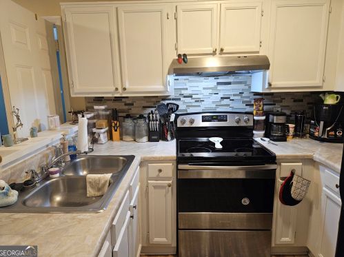 3237 Pawnee Dr, Rex GA 30273-1072 exterior