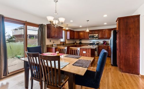 24494 Newport Dr, Crete, IL 60417-2630