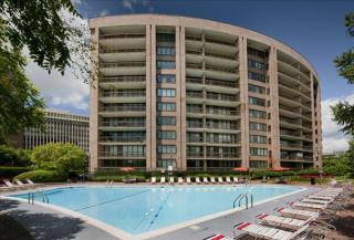 1801 Crystal Dr, Arlington VA  22202-4403 exterior