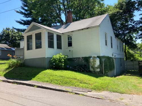 11 Beal St, Winthrop, ME 04364-1201