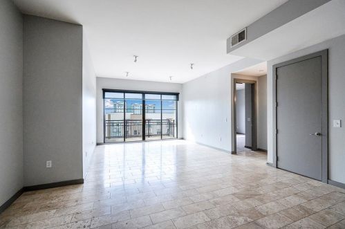 817 Matisse Dr, Fort Worth, TX 76107-2330