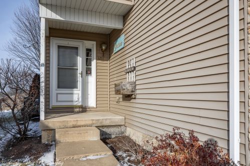 1211 Alexandria Dr, Sycamore IL  60178-9508 exterior