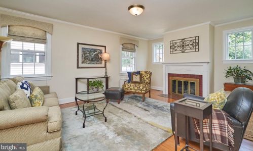 2832 Meadow Ln, Falls Church, VA 22042-2321