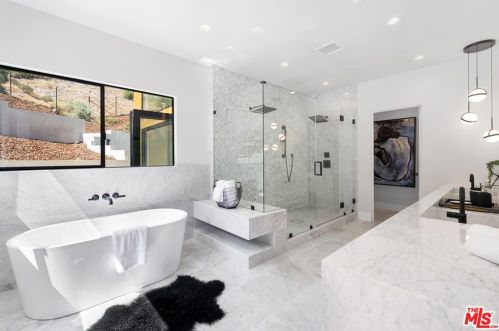 17137 Escalon Dr, Van Nuys CA  91436-4029 exterior