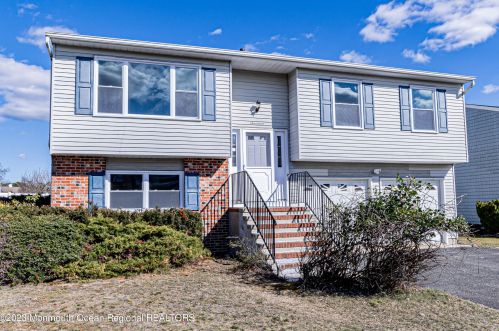 17 Cherry Ln, Wall Township, NJ 07731-2681