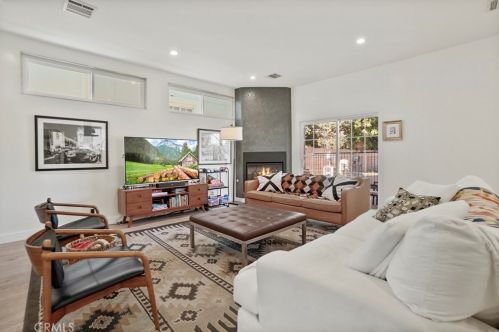15751 Morrison St, Van Nuys CA  91436-1543 exterior