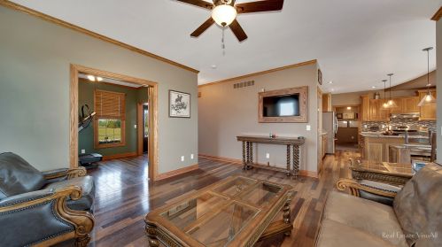 1910 Parkside Dr, Sycamore IL  60178-3315 exterior