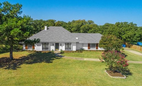 908 Meadow Dr, Lewisville, TX 75077-8531