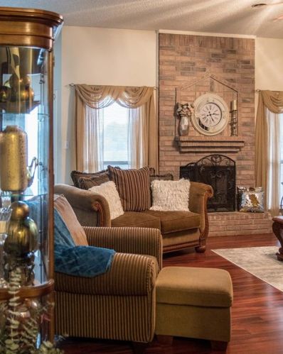 1821 Canterbury Cir, Fort Worth TX  76112-4001 exterior