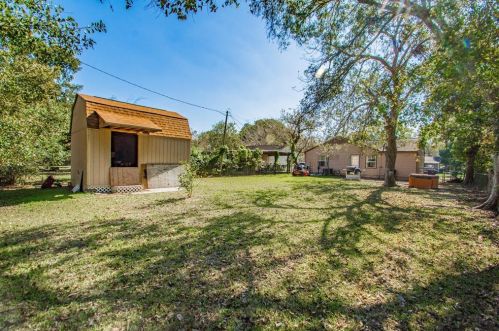 649 Lorrain St, Angleton TX 77515-3409 exterior