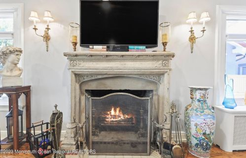 302 2nd Ave, Tinton Falls NJ  07712-6132 exterior