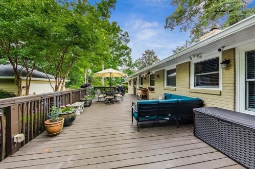 2452 Elizabeth Ann Ln, Atlanta GA  30324-3713 exterior